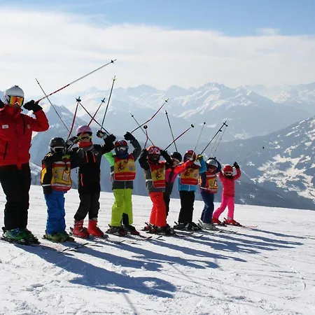 Neuner Charlotte Preise Inclusive Skidepot An Der Talstation Hochzeiger