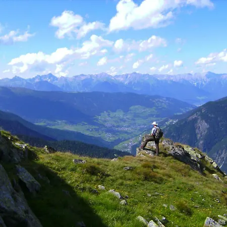Neuner Charlotte Incl Skidepot An Der Hochzeigerbahn *