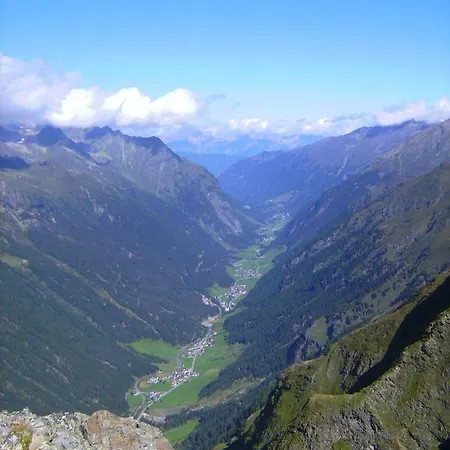 Neuner Charlotte Incl Skidepot An Der Hochzeigerbahn * Wenns