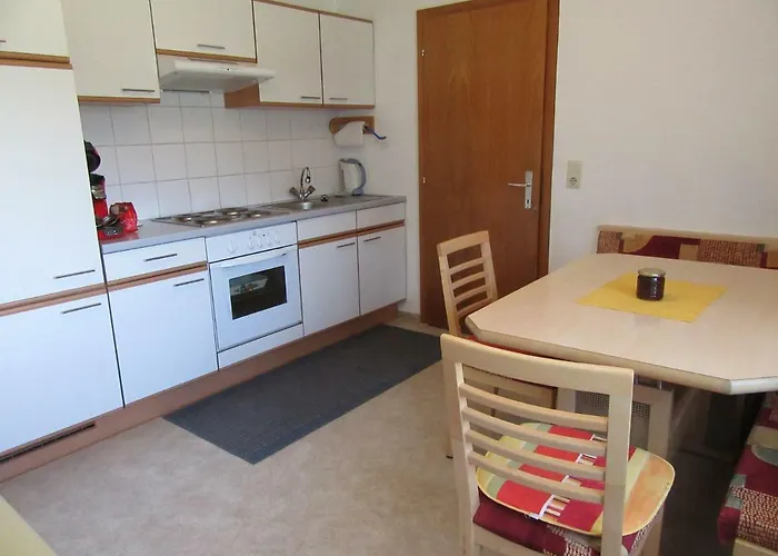 Neuner Charlotte Incl Skidepot An Der Hochzeigerbahn *