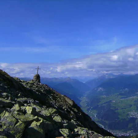 Neuner Charlotte Incl Skidepot An Der Hochzeigerbahn *