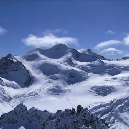 Neuner Charlotte Incl Skidepot An Der Hochzeigerbahn *