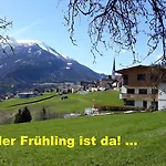 Neuner Charlotte Incl Skidepot An Der Hochzeigerbahn *
