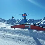 Neuner Charlotte Incl Skidepot An Der Hochzeigerbahn