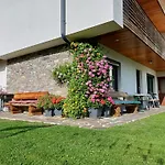 Apartment Neuner Charlotte incl Pitztal Sommercard